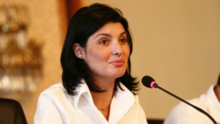 Lavinia Şandru: M-am împăcat cu Băsescu. Ne-am întâlnit pe un coridor